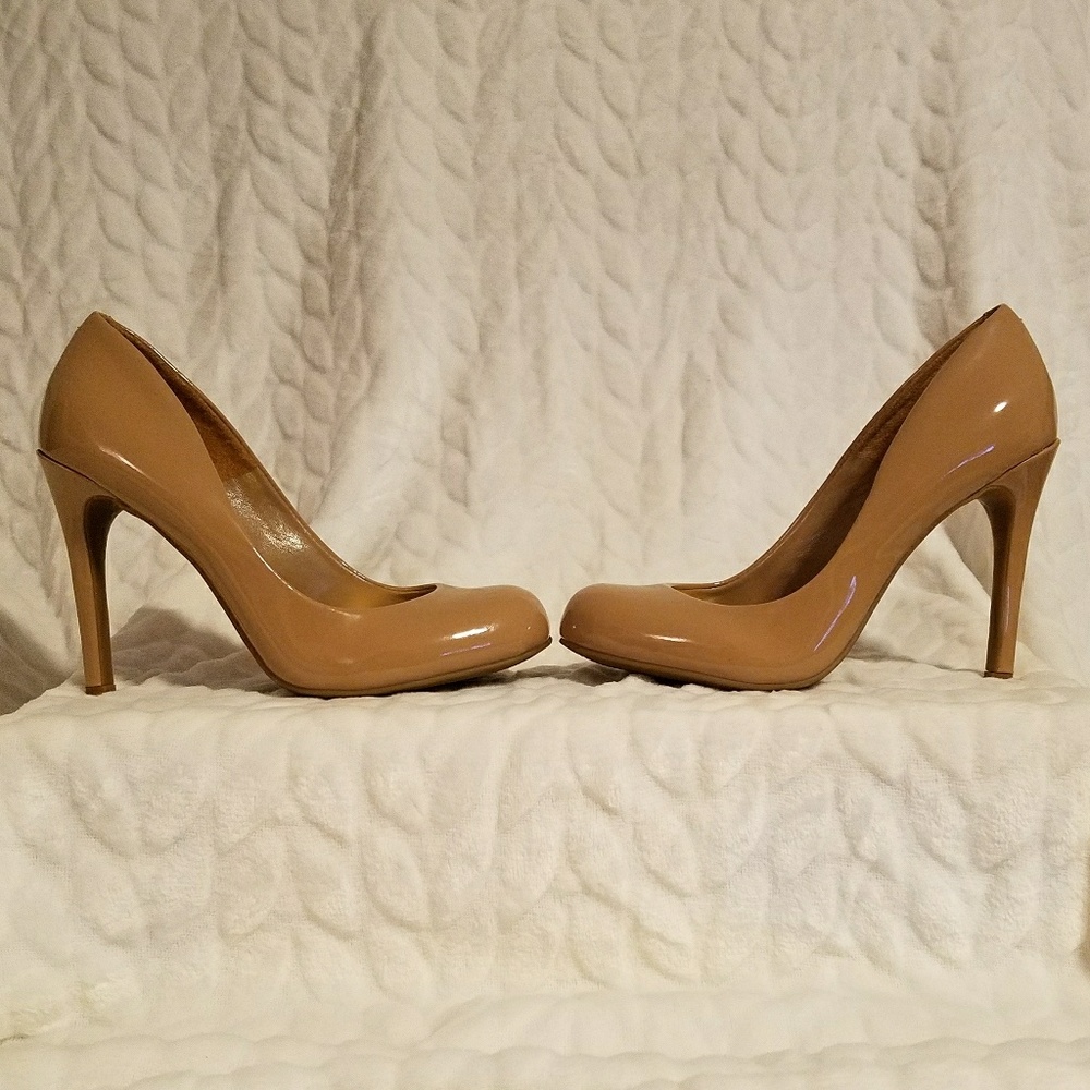 Jessica Simpson nude pumps